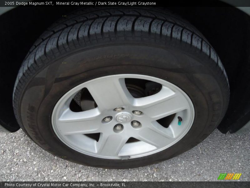 Mineral Gray Metallic / Dark Slate Gray/Light Graystone 2005 Dodge Magnum SXT
