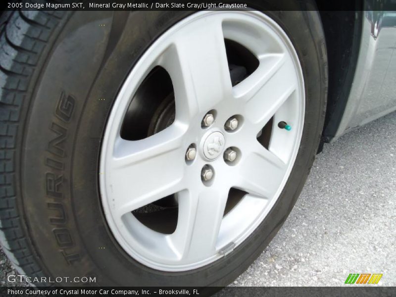 Mineral Gray Metallic / Dark Slate Gray/Light Graystone 2005 Dodge Magnum SXT