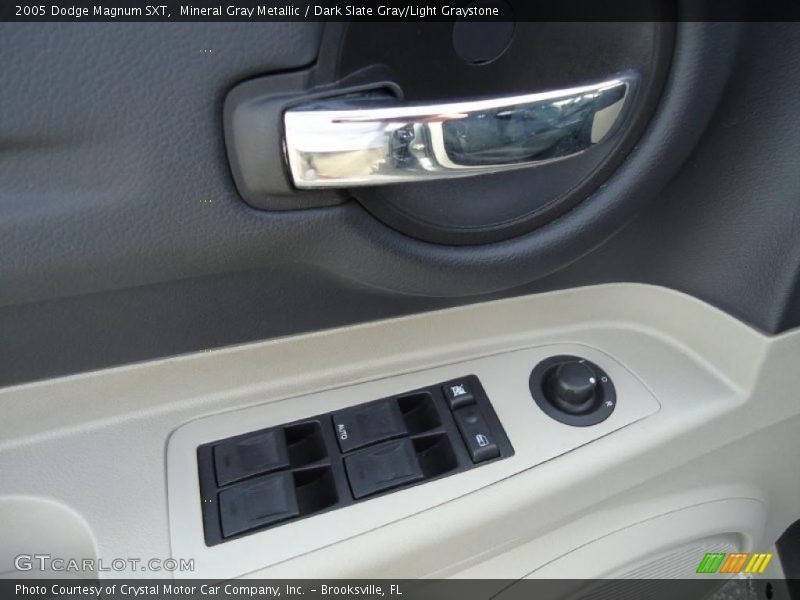 Mineral Gray Metallic / Dark Slate Gray/Light Graystone 2005 Dodge Magnum SXT