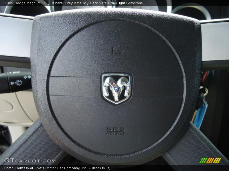 Mineral Gray Metallic / Dark Slate Gray/Light Graystone 2005 Dodge Magnum SXT