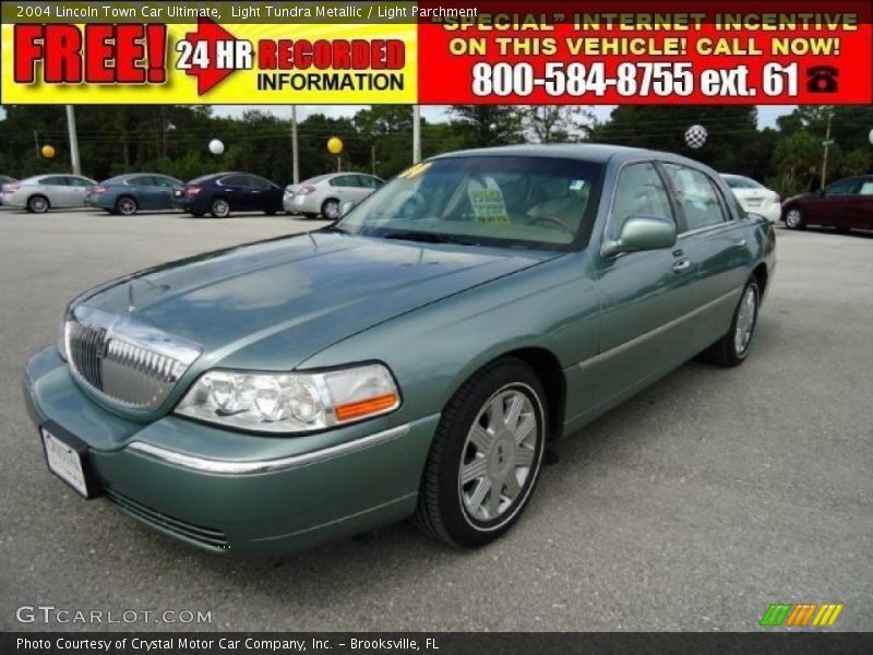 Light Tundra Metallic / Light Parchment 2004 Lincoln Town Car Ultimate
