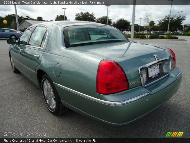 Light Tundra Metallic / Light Parchment 2004 Lincoln Town Car Ultimate