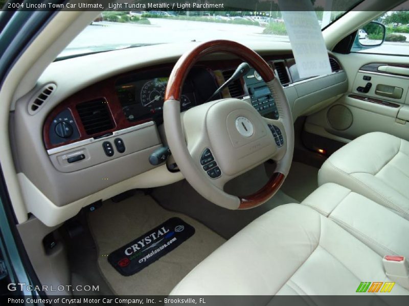 Light Tundra Metallic / Light Parchment 2004 Lincoln Town Car Ultimate