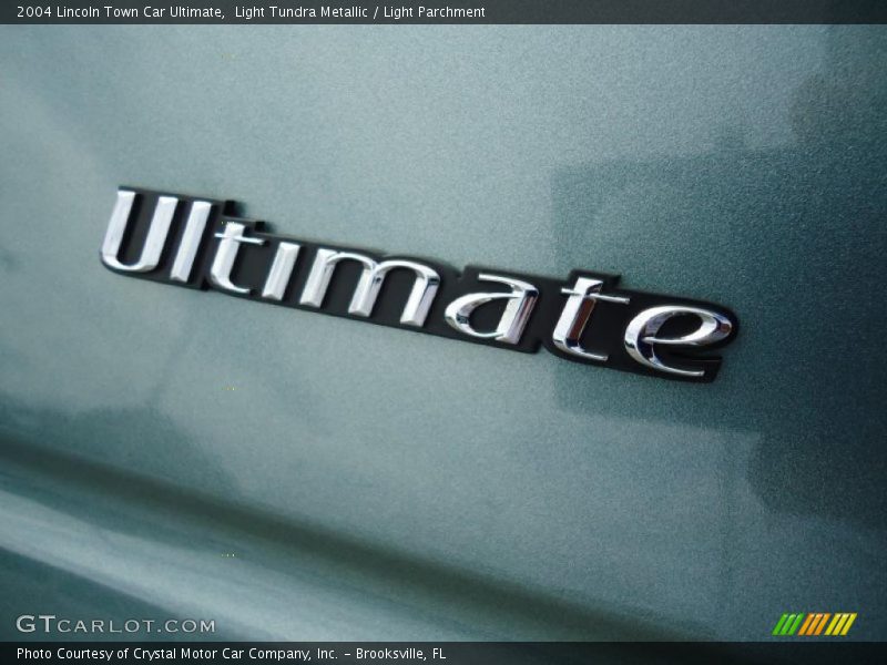 Light Tundra Metallic / Light Parchment 2004 Lincoln Town Car Ultimate