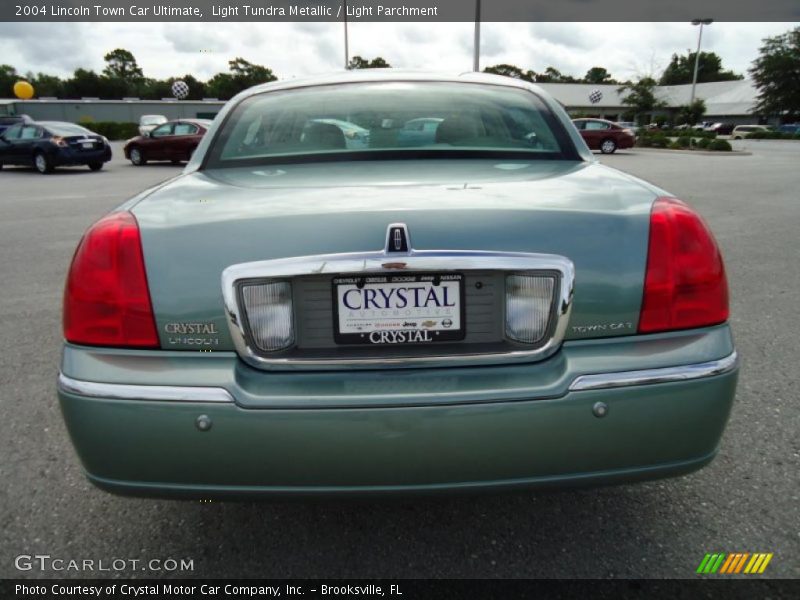 Light Tundra Metallic / Light Parchment 2004 Lincoln Town Car Ultimate