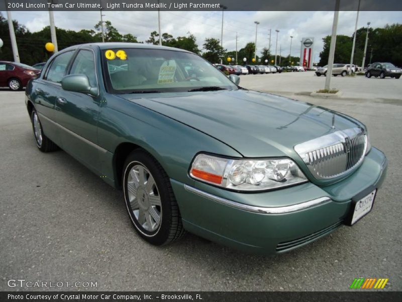 Light Tundra Metallic / Light Parchment 2004 Lincoln Town Car Ultimate