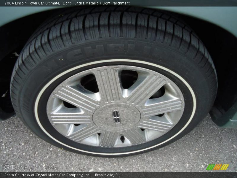 Light Tundra Metallic / Light Parchment 2004 Lincoln Town Car Ultimate