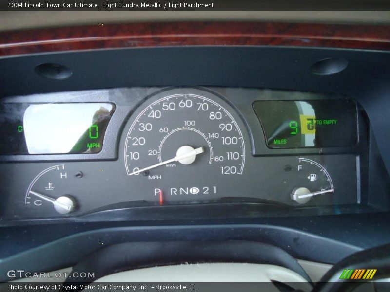 Light Tundra Metallic / Light Parchment 2004 Lincoln Town Car Ultimate