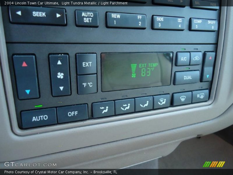 Light Tundra Metallic / Light Parchment 2004 Lincoln Town Car Ultimate