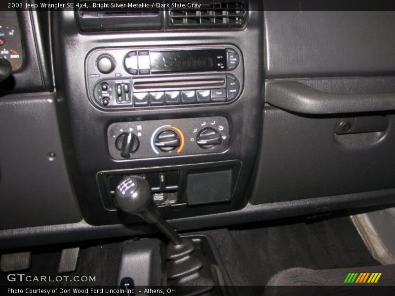 Bright Silver Metallic / Dark Slate Gray 2003 Jeep Wrangler SE 4x4
