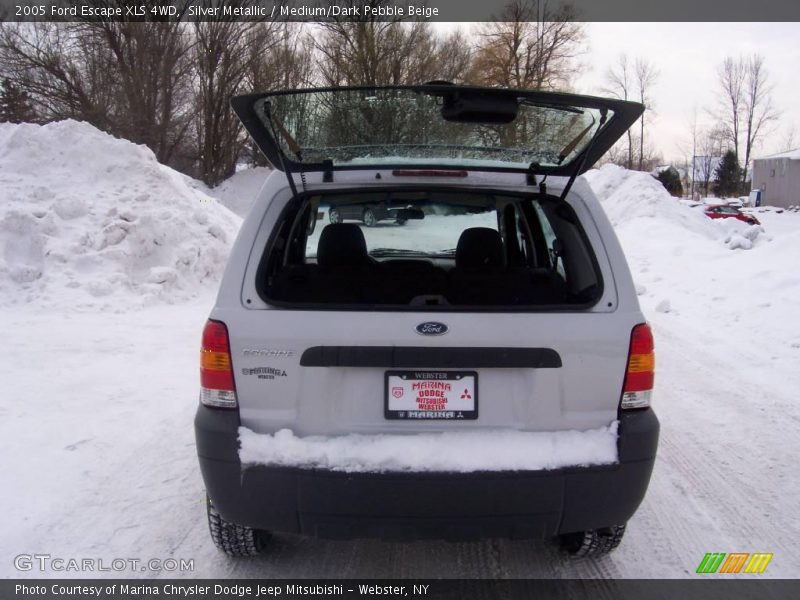 Silver Metallic / Medium/Dark Pebble Beige 2005 Ford Escape XLS 4WD