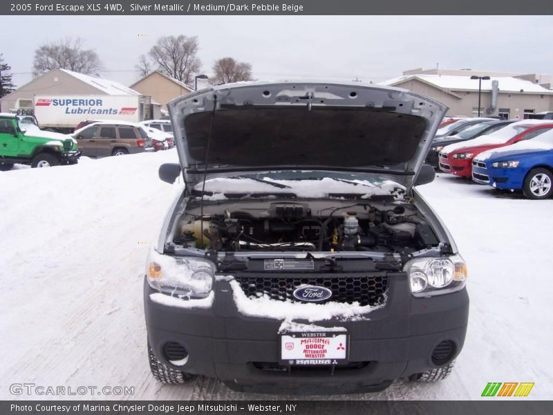 Silver Metallic / Medium/Dark Pebble Beige 2005 Ford Escape XLS 4WD