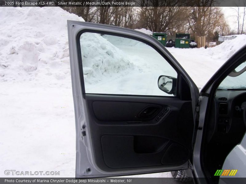 Silver Metallic / Medium/Dark Pebble Beige 2005 Ford Escape XLS 4WD