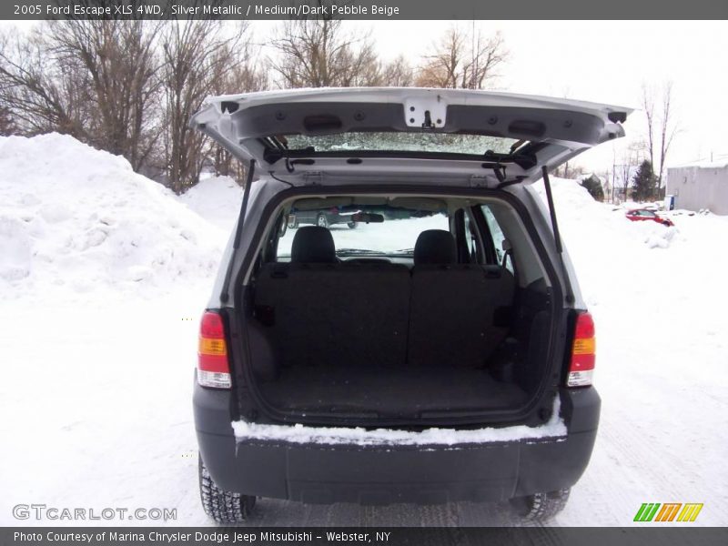 Silver Metallic / Medium/Dark Pebble Beige 2005 Ford Escape XLS 4WD