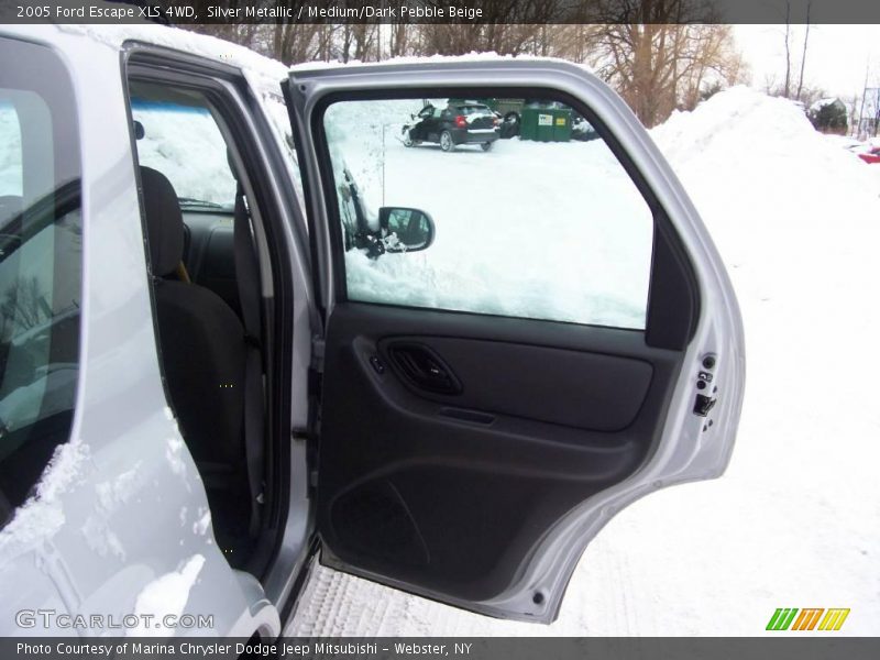 Silver Metallic / Medium/Dark Pebble Beige 2005 Ford Escape XLS 4WD