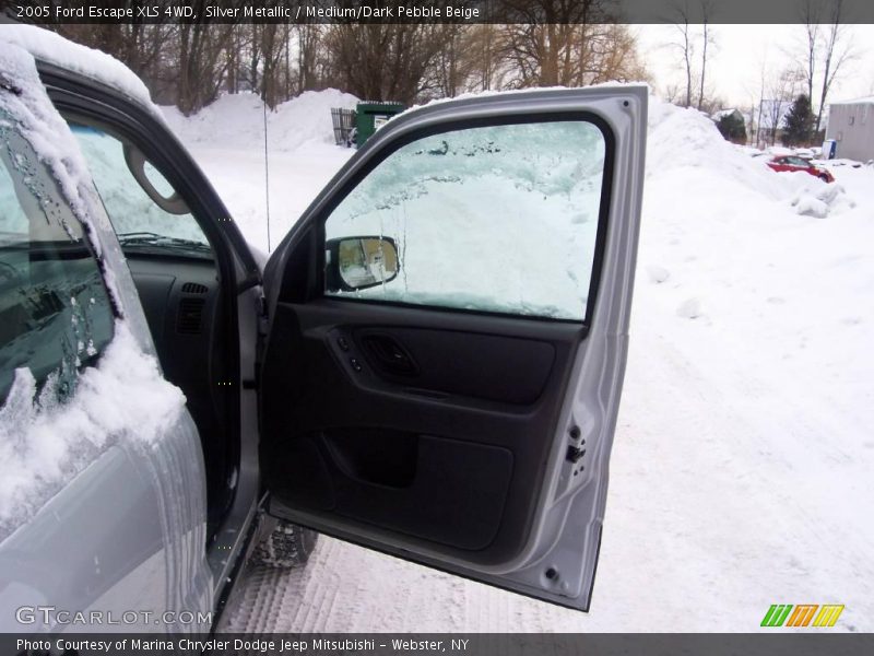 Silver Metallic / Medium/Dark Pebble Beige 2005 Ford Escape XLS 4WD