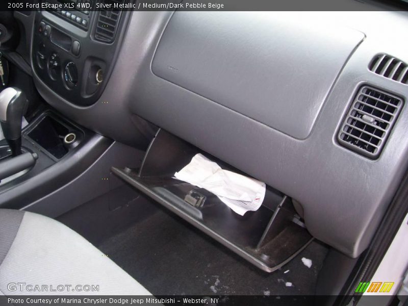 Silver Metallic / Medium/Dark Pebble Beige 2005 Ford Escape XLS 4WD