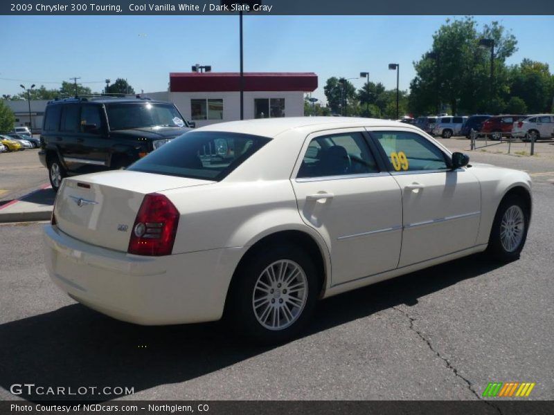 Cool Vanilla White / Dark Slate Gray 2009 Chrysler 300 Touring