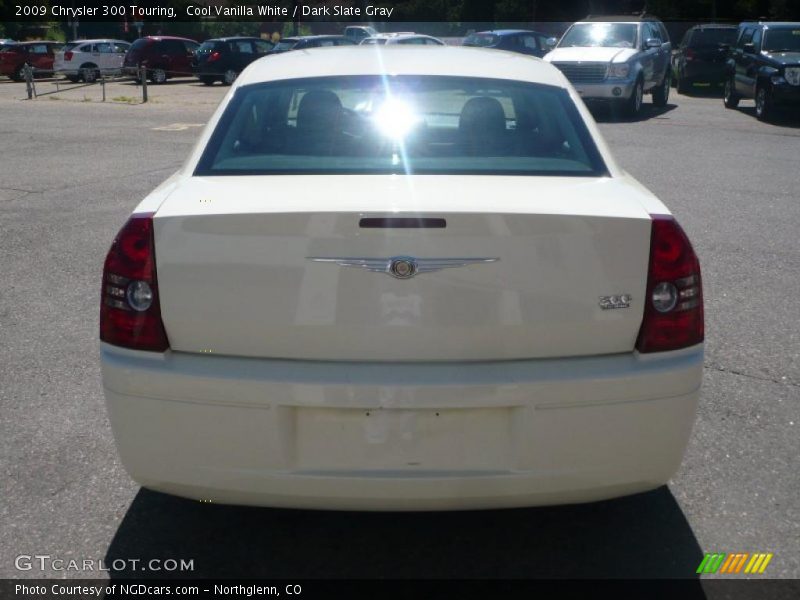 Cool Vanilla White / Dark Slate Gray 2009 Chrysler 300 Touring