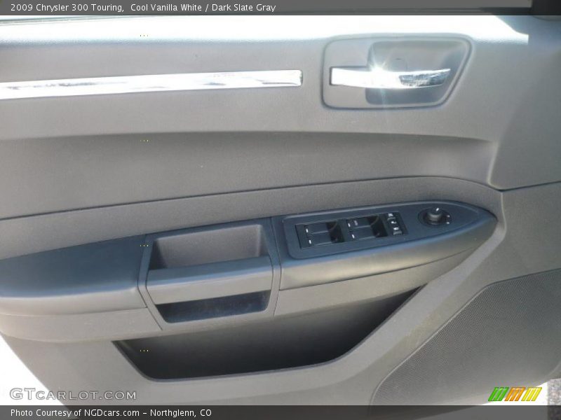 Cool Vanilla White / Dark Slate Gray 2009 Chrysler 300 Touring