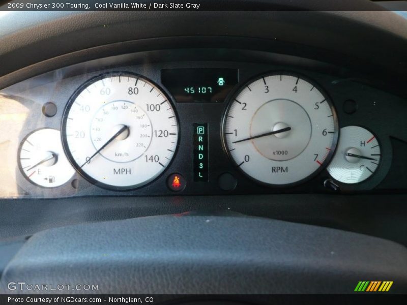 Cool Vanilla White / Dark Slate Gray 2009 Chrysler 300 Touring