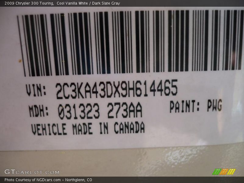 Cool Vanilla White / Dark Slate Gray 2009 Chrysler 300 Touring