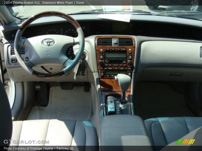 Diamond White Pearl / Stone 2004 Toyota Avalon XLS