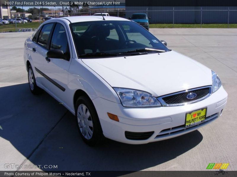 Cloud 9 White / Charcoal/Light Flint 2007 Ford Focus ZX4 S Sedan