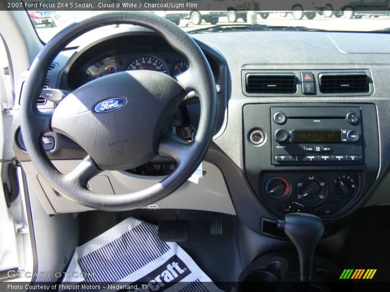 Cloud 9 White / Charcoal/Light Flint 2007 Ford Focus ZX4 S Sedan