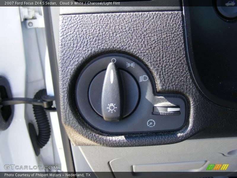 Cloud 9 White / Charcoal/Light Flint 2007 Ford Focus ZX4 S Sedan