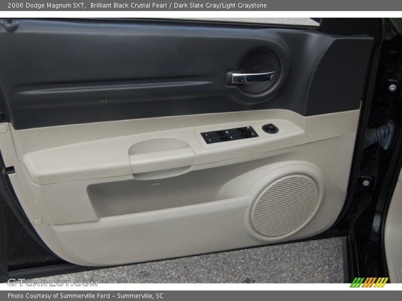 Brilliant Black Crystal Pearl / Dark Slate Gray/Light Graystone 2006 Dodge Magnum SXT