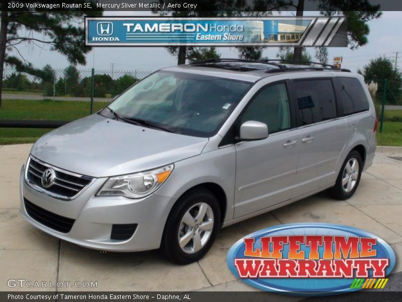 Mercury Sliver Metallic / Aero Grey 2009 Volkswagen Routan SE