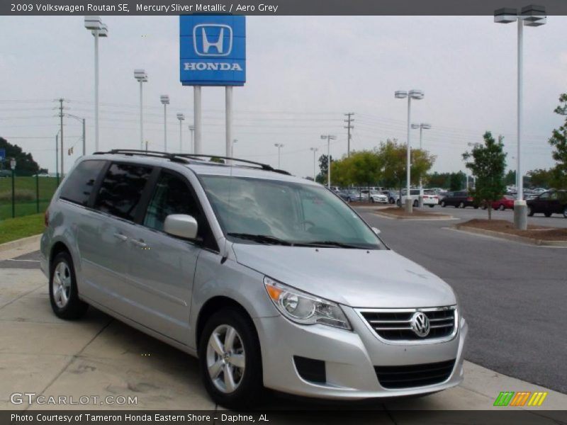 Mercury Sliver Metallic / Aero Grey 2009 Volkswagen Routan SE