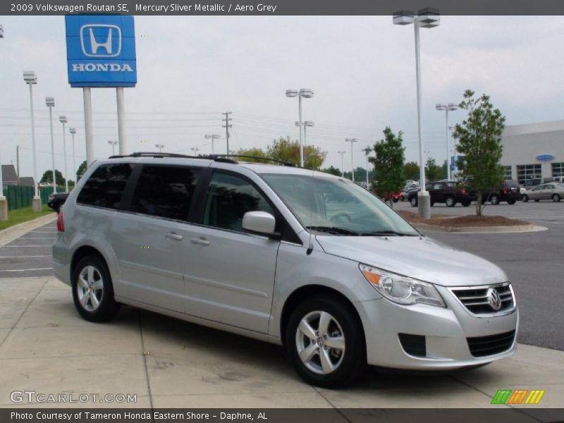 Mercury Sliver Metallic / Aero Grey 2009 Volkswagen Routan SE