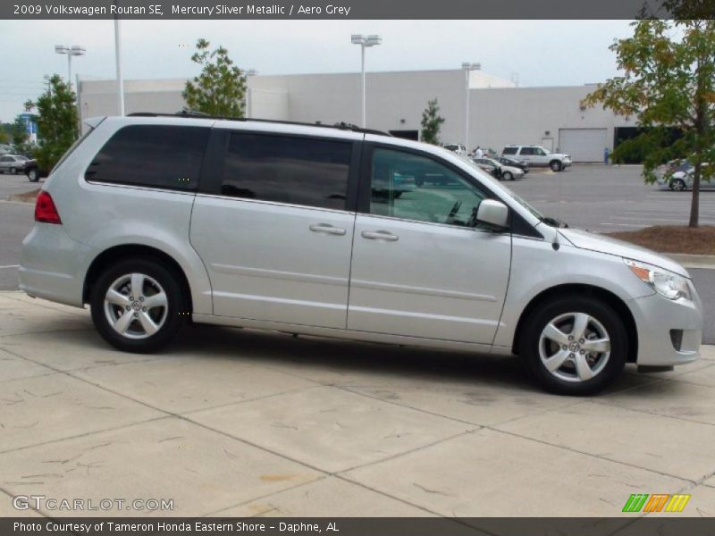 Mercury Sliver Metallic / Aero Grey 2009 Volkswagen Routan SE