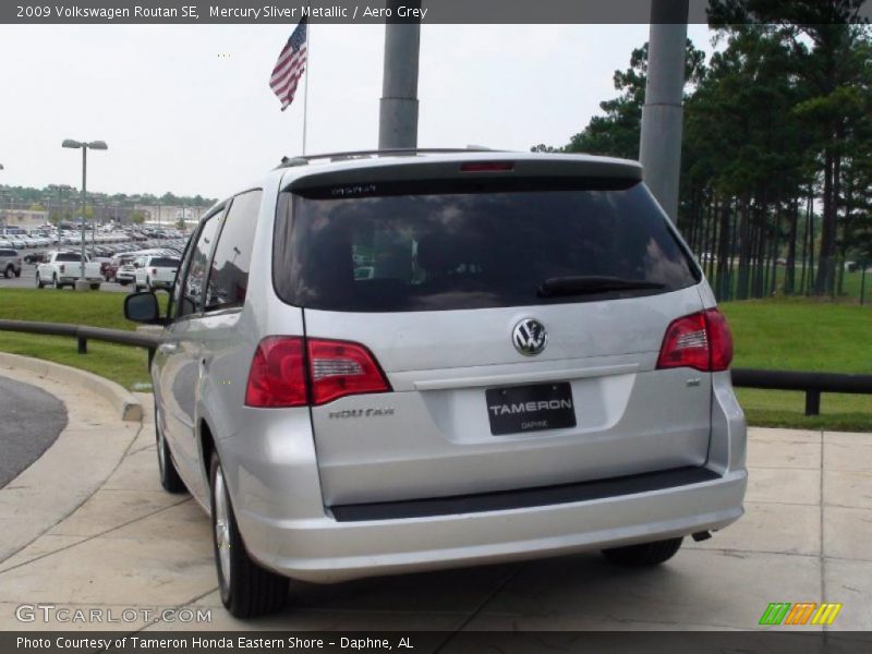 Mercury Sliver Metallic / Aero Grey 2009 Volkswagen Routan SE