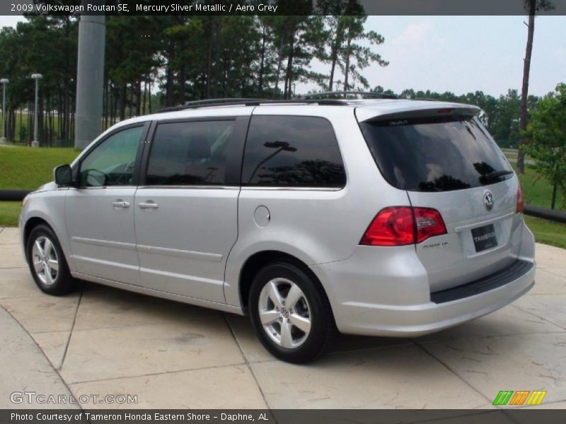 Mercury Sliver Metallic / Aero Grey 2009 Volkswagen Routan SE