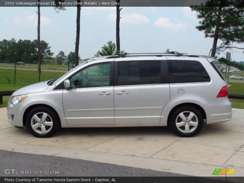 Mercury Sliver Metallic / Aero Grey 2009 Volkswagen Routan SE