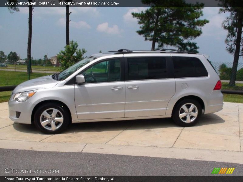 Mercury Sliver Metallic / Aero Grey 2009 Volkswagen Routan SE