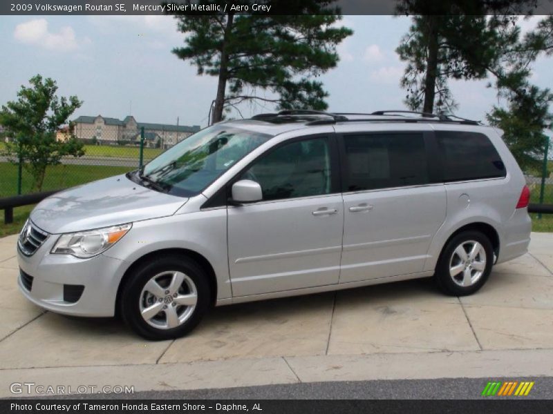 Mercury Sliver Metallic / Aero Grey 2009 Volkswagen Routan SE