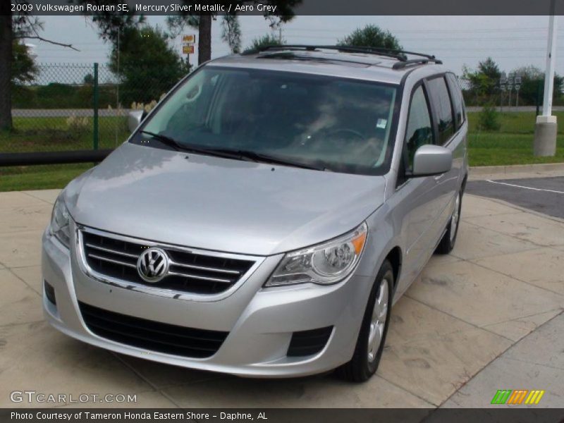 Mercury Sliver Metallic / Aero Grey 2009 Volkswagen Routan SE