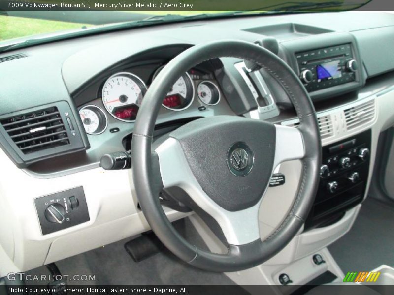 Mercury Sliver Metallic / Aero Grey 2009 Volkswagen Routan SE