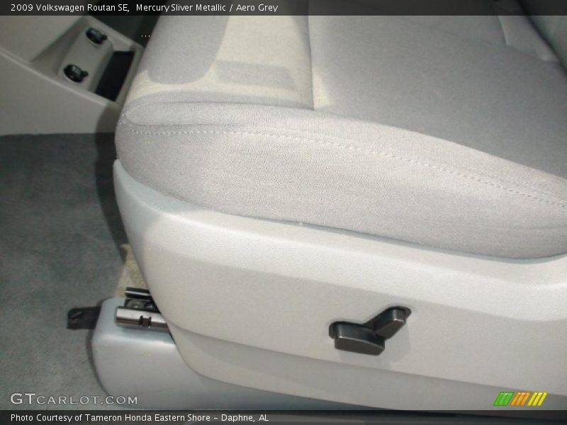 Mercury Sliver Metallic / Aero Grey 2009 Volkswagen Routan SE