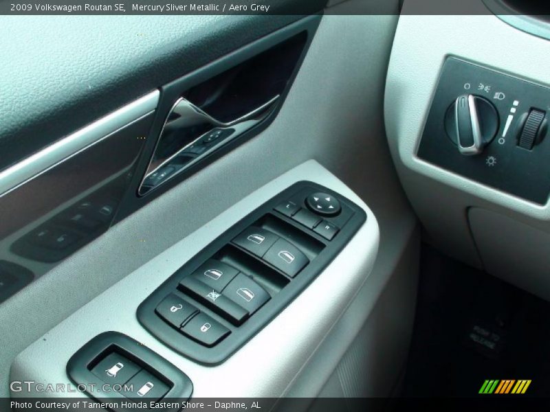 Mercury Sliver Metallic / Aero Grey 2009 Volkswagen Routan SE