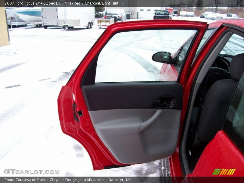 Infra-Red / Charcoal/Light Flint 2007 Ford Focus ZX4 SE Sedan