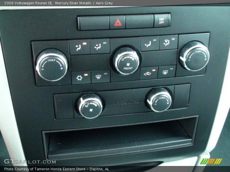 Mercury Sliver Metallic / Aero Grey 2009 Volkswagen Routan SE