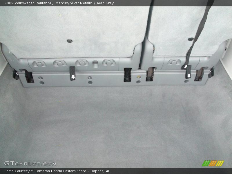 Mercury Sliver Metallic / Aero Grey 2009 Volkswagen Routan SE