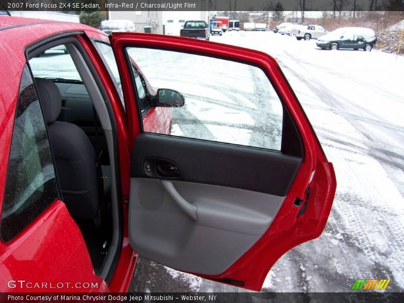 Infra-Red / Charcoal/Light Flint 2007 Ford Focus ZX4 SE Sedan