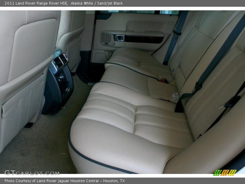 Alaska White / Sand/Jet Black 2011 Land Rover Range Rover HSE
