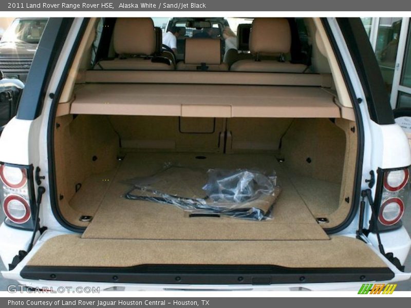 Alaska White / Sand/Jet Black 2011 Land Rover Range Rover HSE